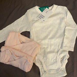 Baby girl long sleeve onesie - 6 Month. 3 pieces.